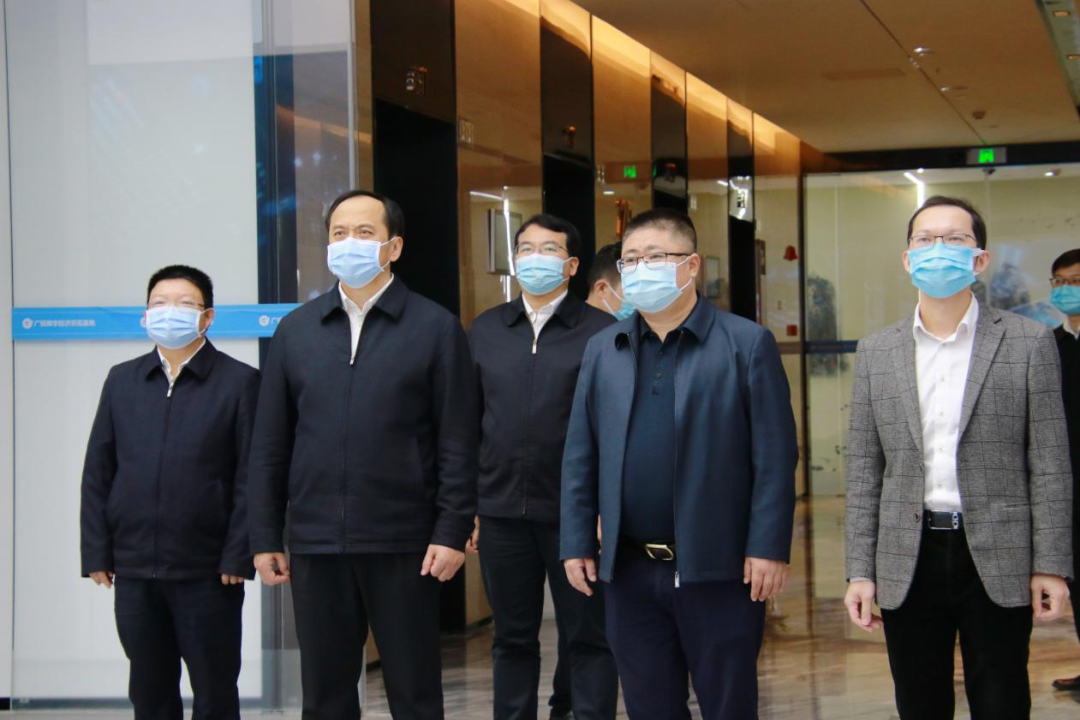 自治区副主席许显辉到问鼎娱乐广西集团调研