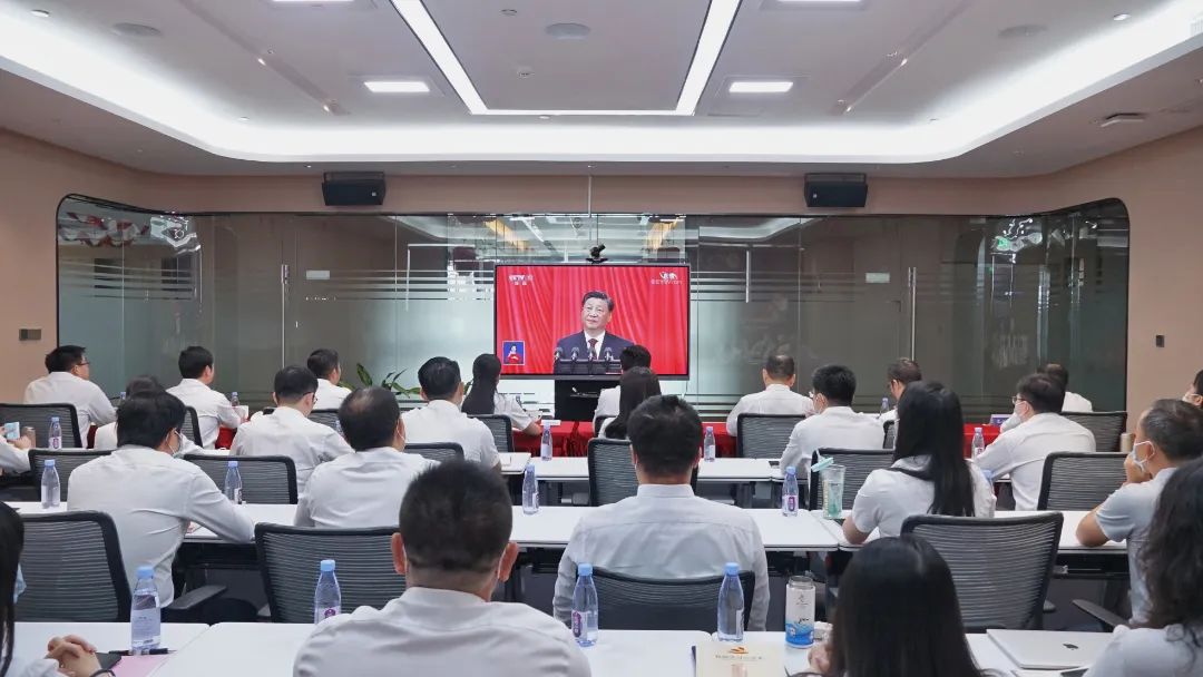 问鼎娱乐广西集团党员职工认真收看党的二十大开幕会