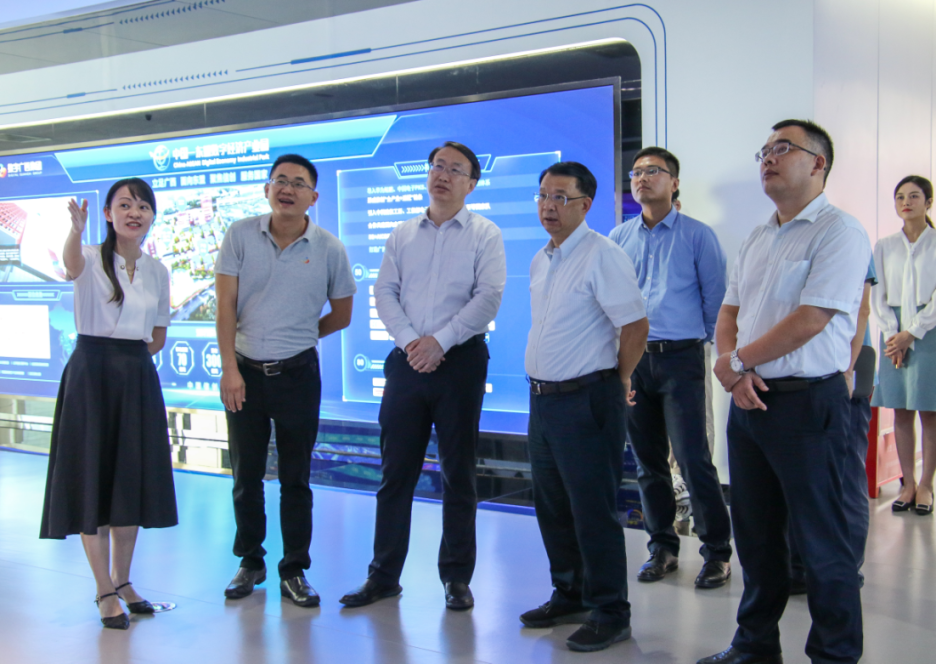 2021·聚焦东博会丨财政部经济建设司副司长李海南一行到广投问鼎娱乐经济示范基地调研