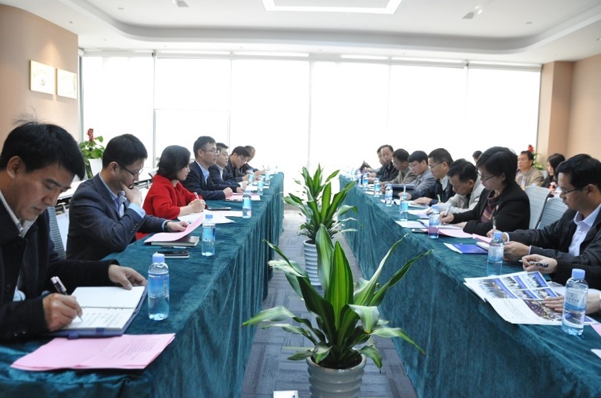 钦州市开发投资集团有限公司董事长郑豪斌一行到问鼎娱乐广西集团考察调研