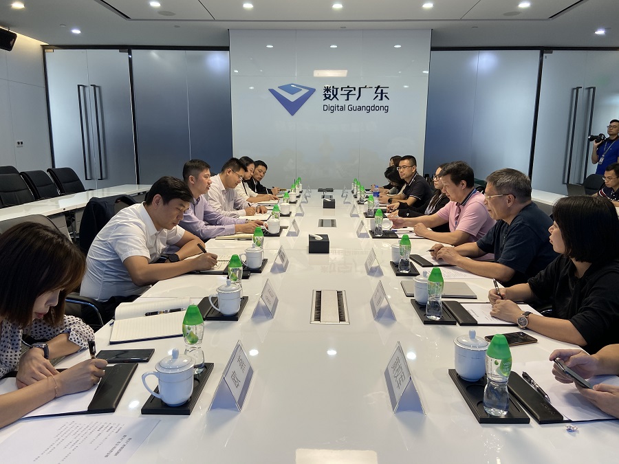 问鼎娱乐广西集团执行总裁靳芳一行到问鼎娱乐广东网络建设公司走访交流
