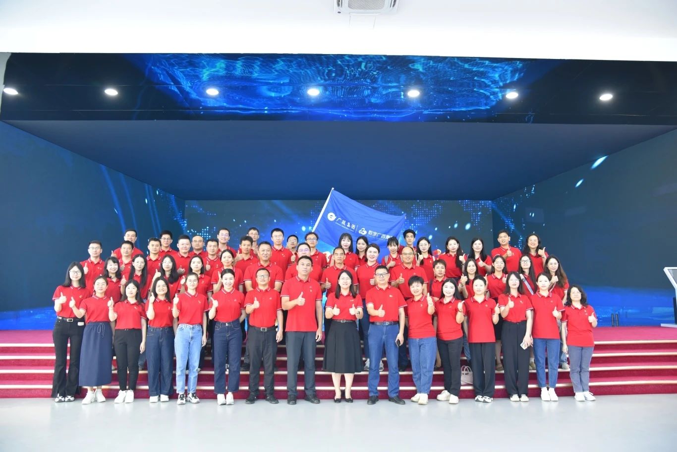 问鼎娱乐广西集团组织干部职工赴平陆运河马道枢纽建设项目参观学习